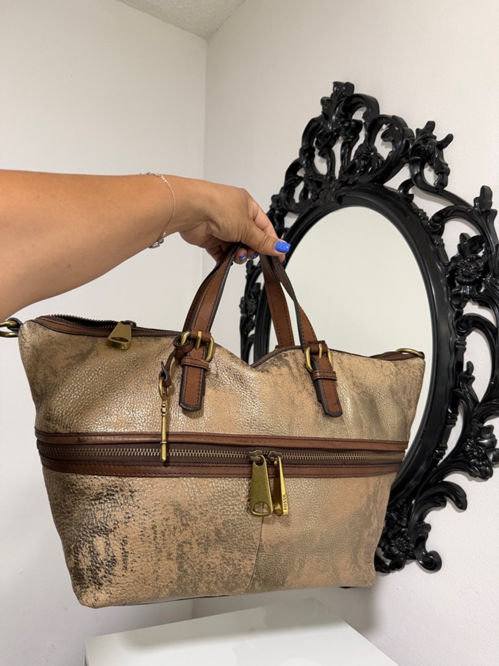 Fossil Metallic Gold Handbag with Brown Trim🎀🎀🎀